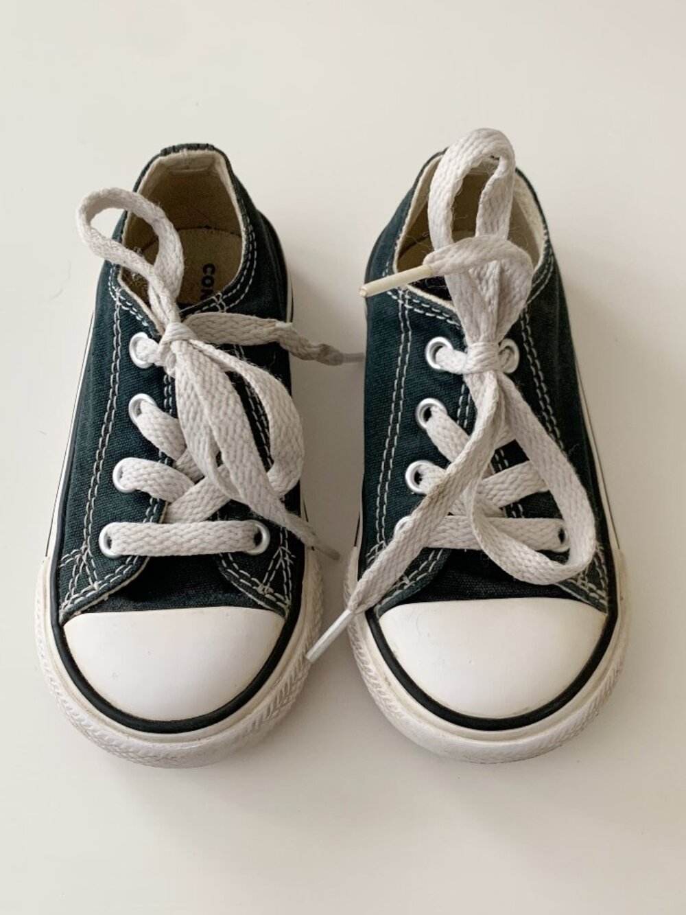 Converse Chuck Taylor All Star Low-Top Sneakers • Black • Toddler Size 6